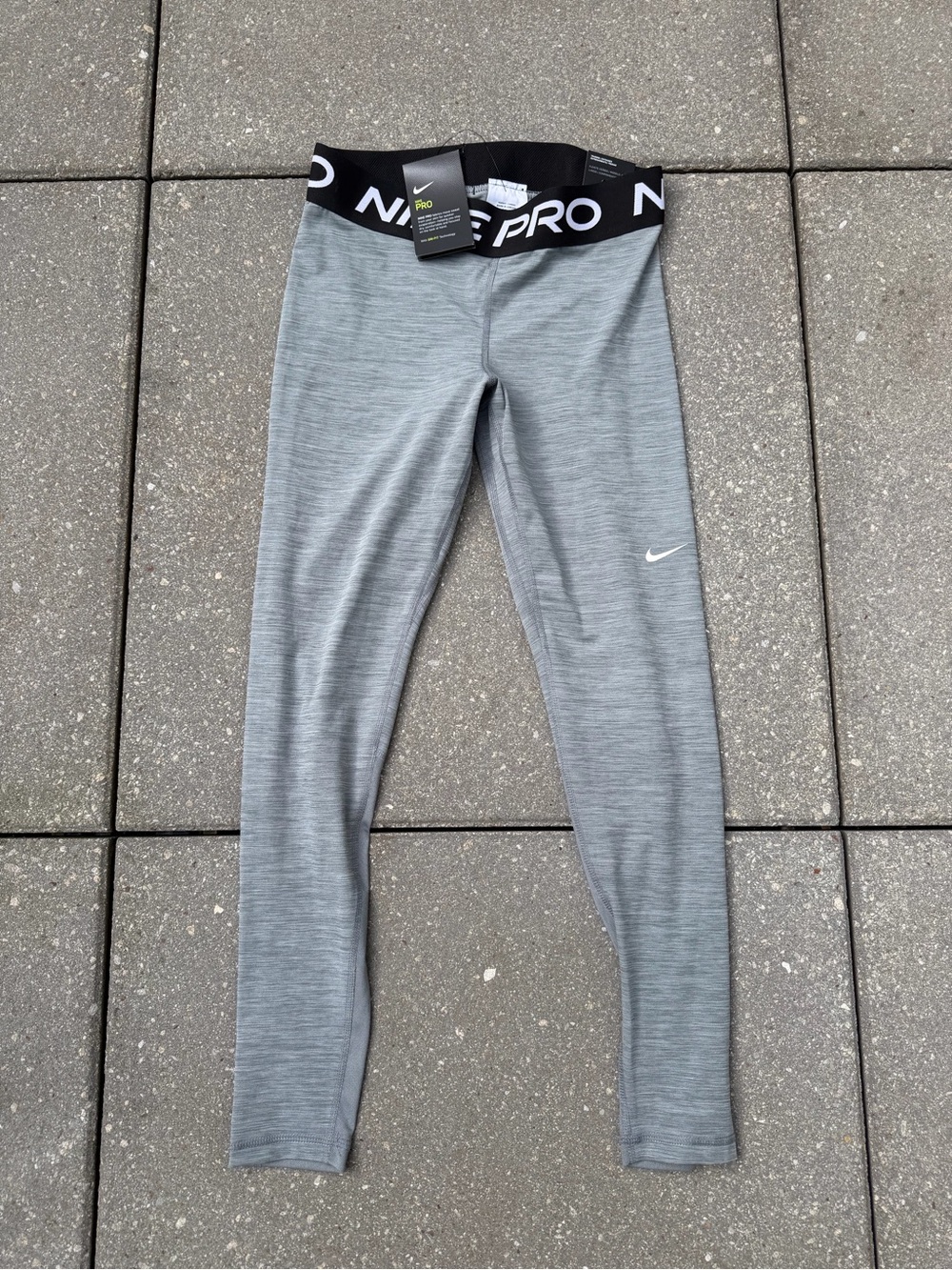 NWT Nike Pro 365 Womenβs M Gray Dri-FIT Mid Rise Mesh Leggings